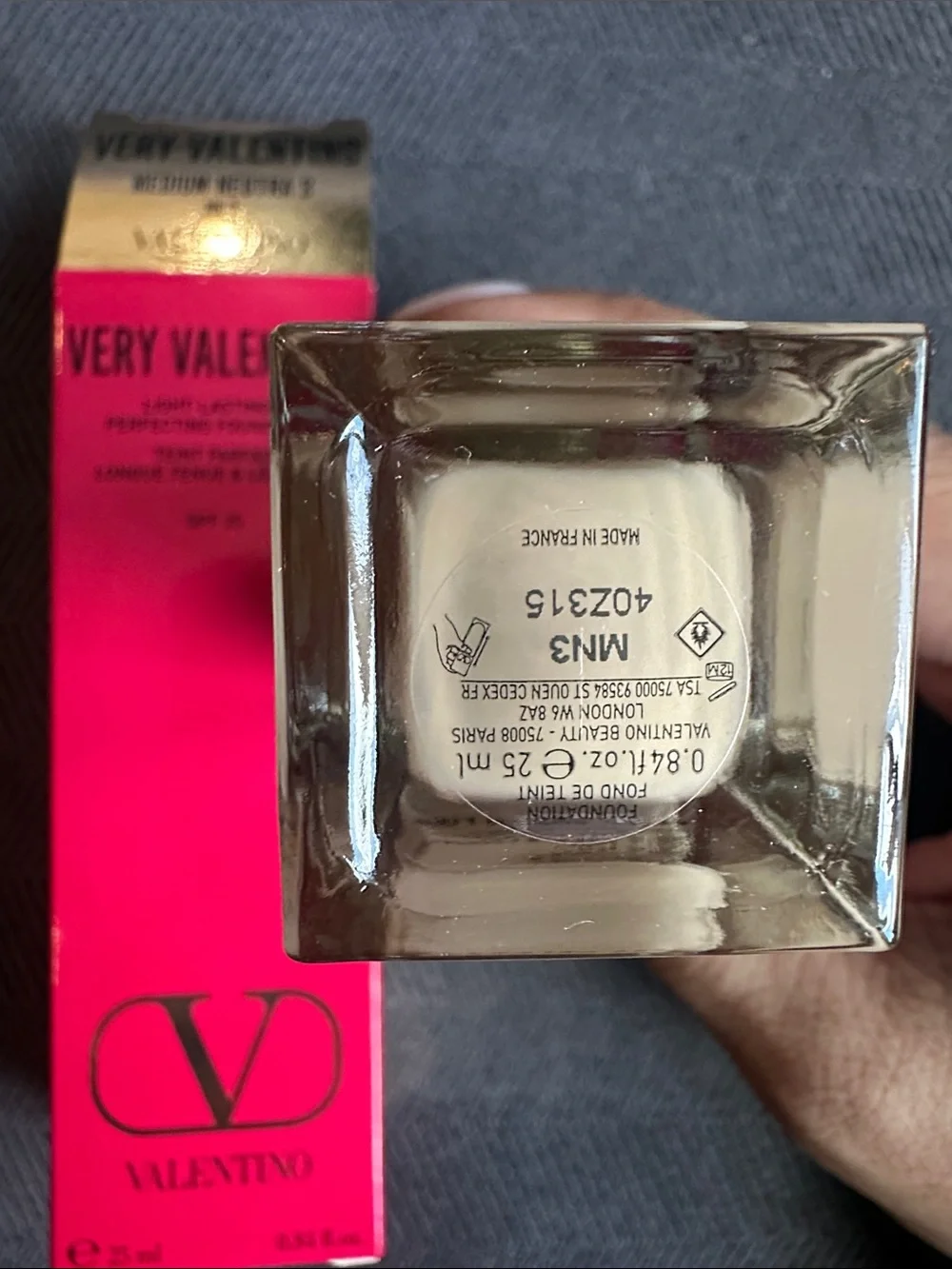 Valentino Very Valentino Light-Lasting Perfecting Foundation - MN3